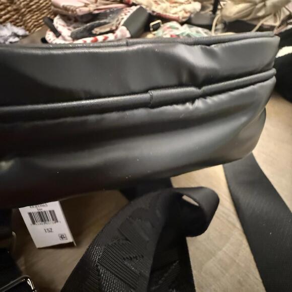 DKNY Nylon Flight Shoulder Bag New With Tags - Picture 8 of 8